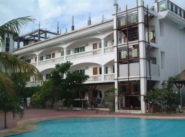 BEACH LOT RESORT - Image 3
