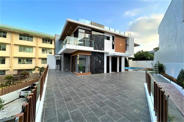 Luxury House with Roof Deck, 5–6 Car Garage & Pool in Vista Grande – Talisay City, Cebu - Image 13