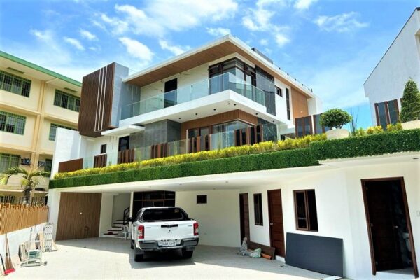 Luxury House with Roof Deck, 5–6 Car Garage & Pool in Vista Grande – Talisay City, Cebu - Image 2