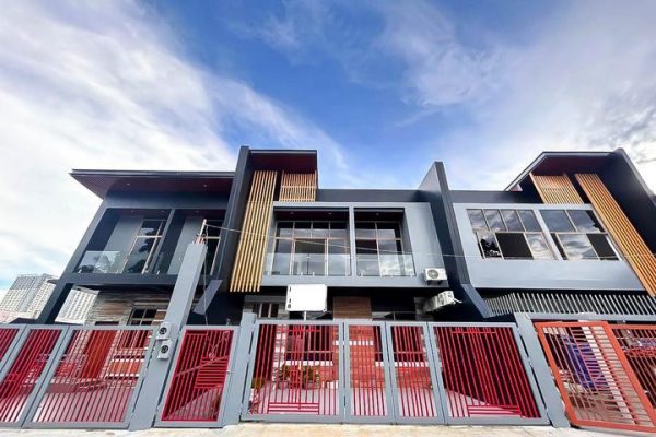 1-12 Modern Townhouse Near IT Park - Image 1