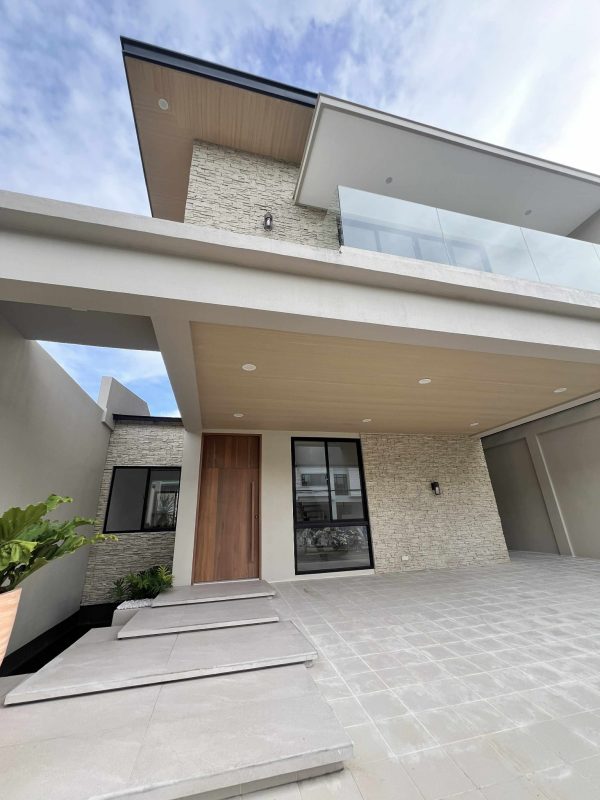Elegant Family Home in Sto. Niño Village, Banilad - Image 8