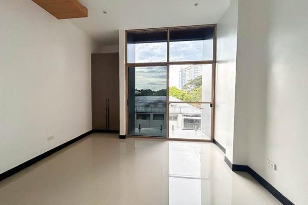 Modern Townhouse Near IT Park - Image 11