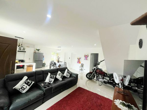 Fully Furnished 3-Storey Coastal Home - Image 9